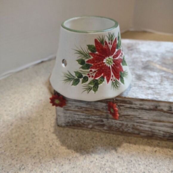 Small Candle Shade Poinsettia - Picture 9 of 9